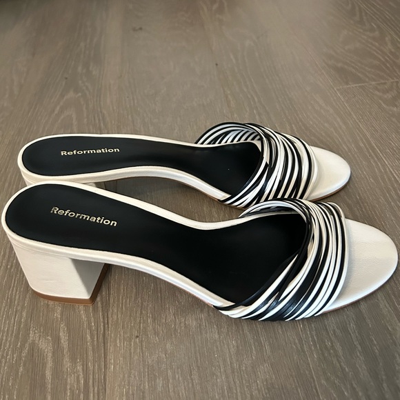 Reformation Sedonia Mignon Block Heeled Sandal - Picture 3 of 4